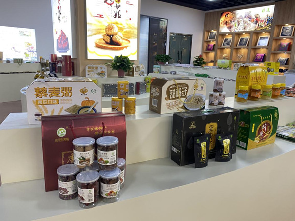 临夏州农特产品入驻济南临夏工具部 协作形象展示馆 - 公司动态 - 资讯中心 - 临夏州  农特产品  入驻  纪念    展示馆