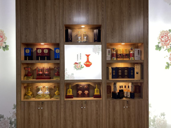 临夏州农特产品入驻济南临夏工具部 协作形象展示馆 - 公司动态 - 资讯中心 - 临夏州  农特产品  入驻  纪念    展示馆